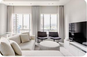 The Cozy Luxe Apartment