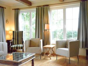 Spacious villa near Lesse