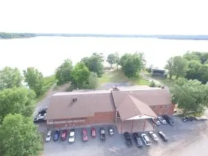 Stoco Lake Lodge - Ompah