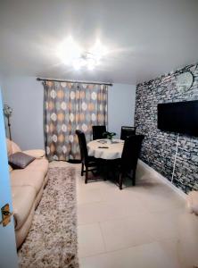 High Rigg House Bradford - Luxury Accomodation with Private Parking