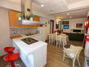 Mansion in San Valentino with Pool