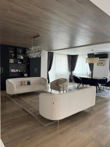 Grand Trio Apartment