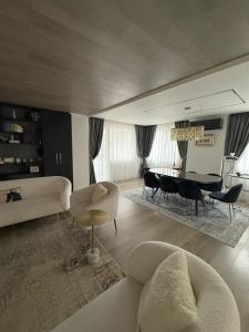 Grand Trio Apartment