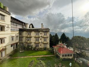 Pineridge Hotel at Mall Road