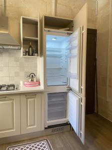 Full 2-storey house while on holiday
