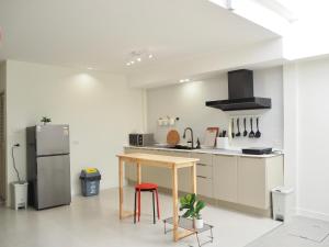 Cozy home with car parking near MRT Lat Phrao & Phawana