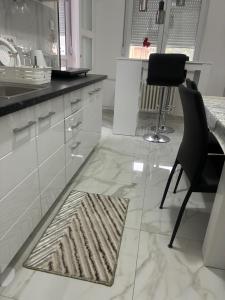 Apartman brutalan nov