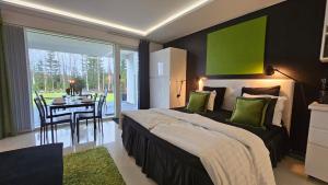 Eco-friendly stay with hot tub & panorama view