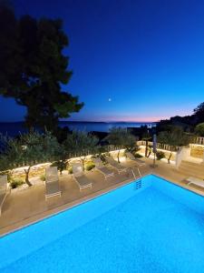 Luxury Beachfront Villa Carlisa