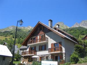 Chalets Chalet Lucette : photos des chambres