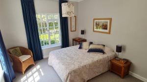 Tranquil Stylish Home with Nature Pool near Reserve