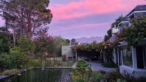 Tranquil Stylish Home with Nature Pool near Reserve