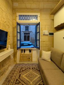 Sand - Rooftop Views, Wine Cellar & Espresso