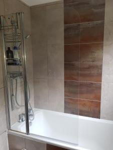 Cardiff escape with great links to the centre