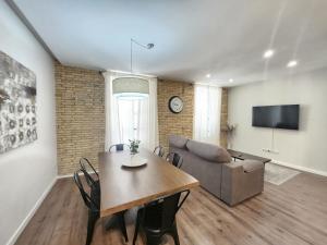 New! Designer apartment in center with fast Wi-fi