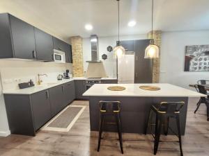 New! Designer apartment in center with fast Wi-fi