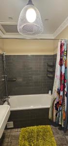 Al Pacino Family Lux Apartment