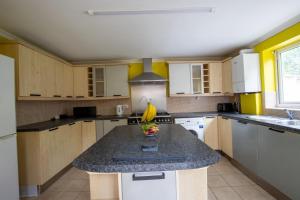 40 Percent Off Monthly, Large House, Free Parking