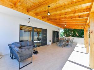 Holiday Home Bibinje near the Sea