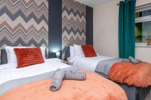 Stylish Weekend Retreat with Hot Tub, sleeps 6