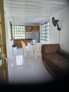 CASA FAMILIAR Y DE DESCANSO VILLA LORENZA - APULO CUND.