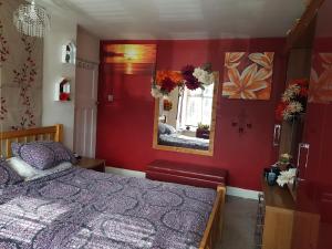 City centre links in peaceful residential area