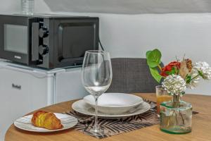 Beautiful Renovated Apartment Station 2 people Wifi