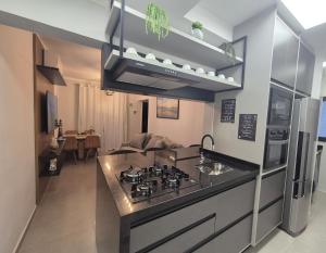 Apto a 50m da Praia Martim de Sá com Piscina e vista para o Mar