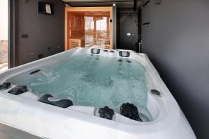 Villa Krasica - Private Tennis Court, Sauna & Jacuzzi