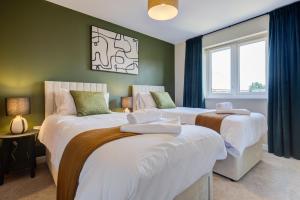 Marriott House sleeps 5 in Bourne with parking