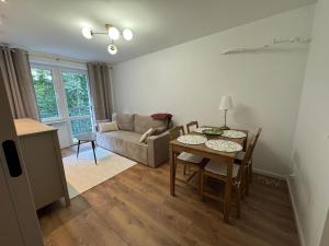 Apartament - Mieszkanie, nocleg przy Centrum Zdrowia Dziecka - Warszawa Międzylesie Wawer - Dzięcieliny 15