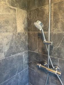 Renovated 2 Bed Flat with Parking