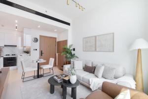 Free housekeeping visits during your stay - StayShort - JVC 1 bed Sleeps 4 with Private Balcony