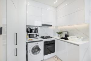 Free housekeeping visits during your stay - StayShort - JVC 1 bed Sleeps 4 with Private Balcony