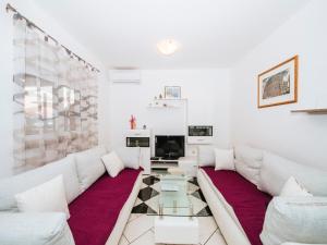 Holiday Home Jasenice near Beach & Pool