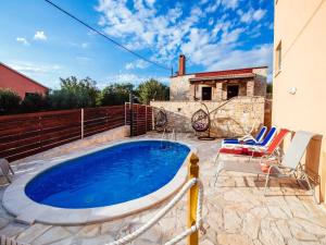 Holiday Home Jasenice near Beach & Pool