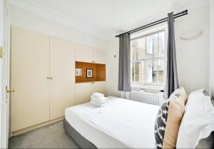 Luxury 5-Bed Townhouse - Sleeps 10 Near Harrods