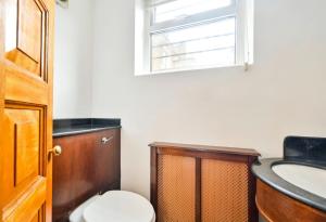 Luxury 5-Bed Townhouse - Sleeps 10 Near Harrods