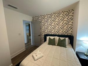 Luxury 4BR 4BA w In-law suite & Firepit Lounge