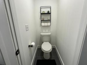 Luxury 4BR 4BA w In-law suite & Firepit Lounge