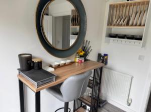 Modern 2-Bed House with Parking Near City & UHW Hosp