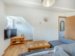 Old Highwood - Piggy In The Middle