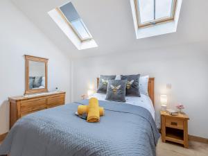 Old Highwood - Piggy In The Middle