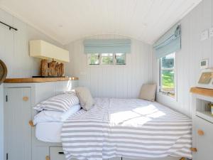 The Hut At Hole Farm