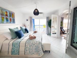 Stunning Sunrise & Sunset Rooftop Condo by BeCherish