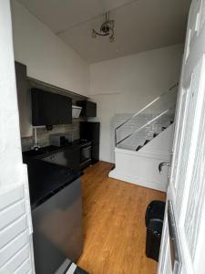 2 room newly furnished flat in Birmingham city centre, free parking !