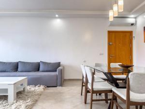 Luxurious Apartment With Pool