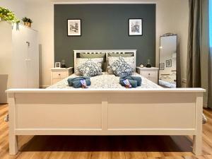 COZEE - Air-Conditioned Apartment with Netflix