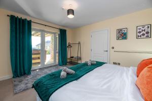 Hot Tub Hideaway Luxury Getaway, sleeps 6