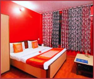 Hotel J-Jagati- Niwas Mall Road & Naini Lake - Hygiene and Spacious Room Free Wifi -Room Service - Best Hotel In nainital